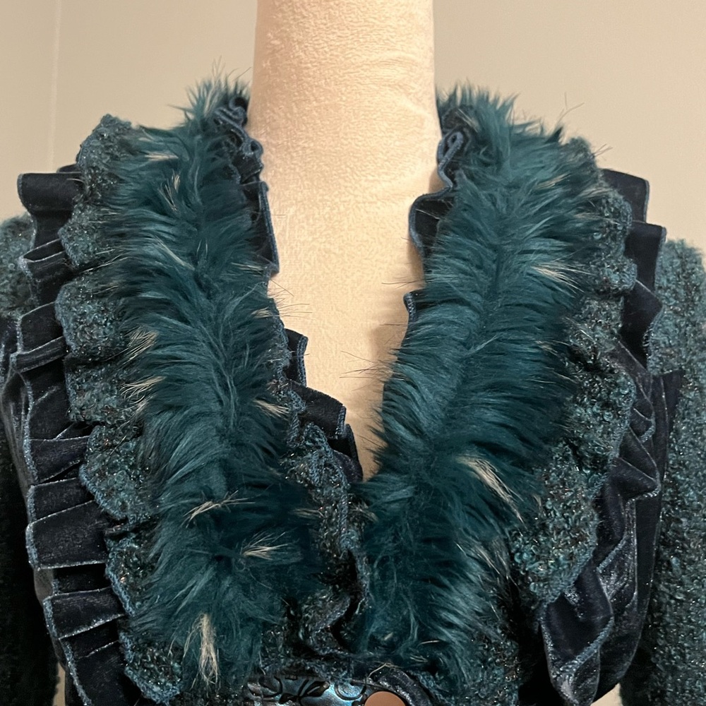 Elegant Women's Jacket with Faux Fur Trim - Picture 5 of 8